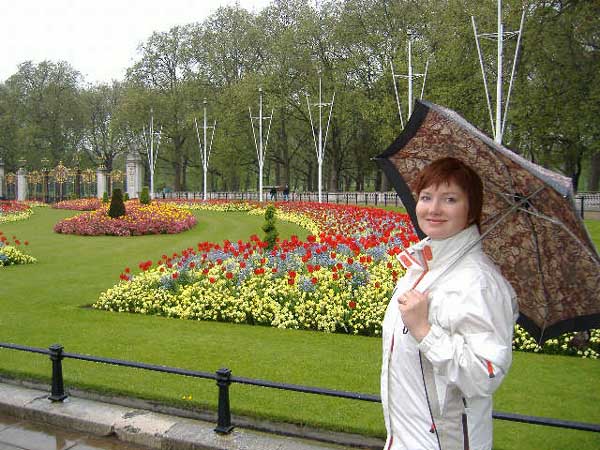 03_SNEU_u_tulipanu_pred_buckinghamskym_palacem