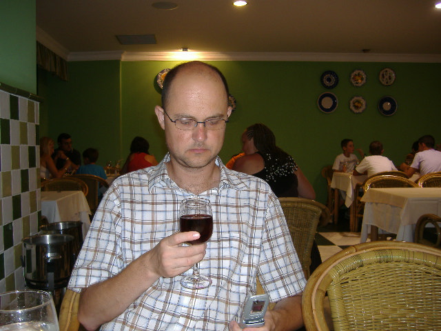 20_Jmecachis_to_vino_tinto_je_teple